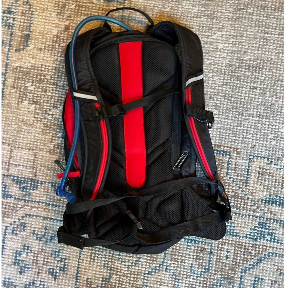 CamelBak Blowfish Hydration Pack Backpack Black Red Expandable Hiking Cycling